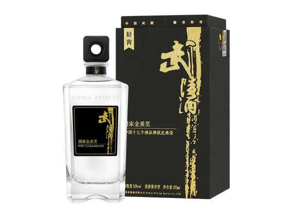 闲置上门回收武陵酒轻酱53度375ml国家金质奖礼盒装